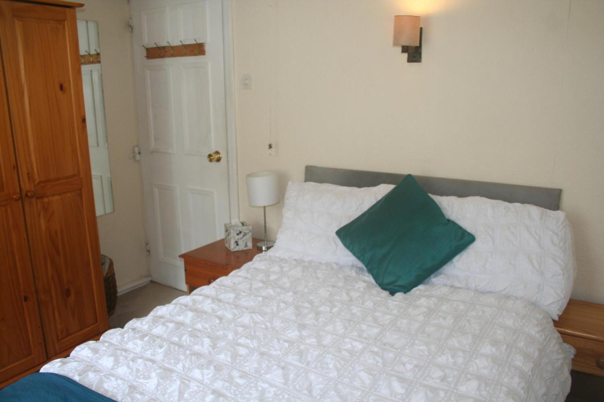 סוואנסי Coynant Farm Guesthouse - Farm Park Stay חדר תמונה